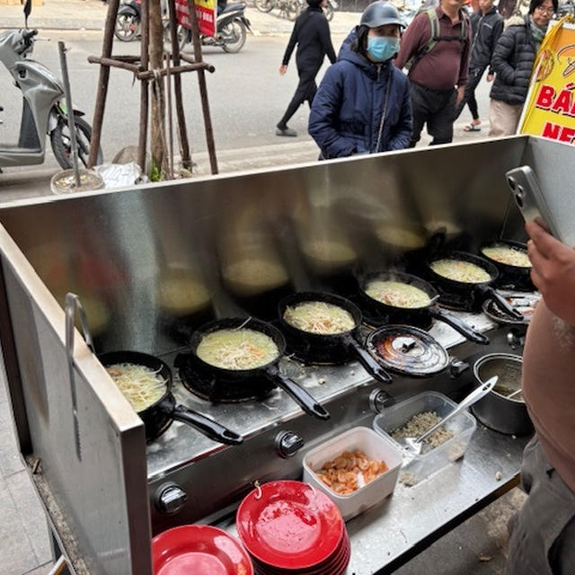 ハノイ旅行　3日目　バインセオのランチとタンロン城跡、牛肉炒めあんかけフォーの夕ご飯