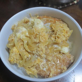 カツ丼、きんぴらごぼう風煮