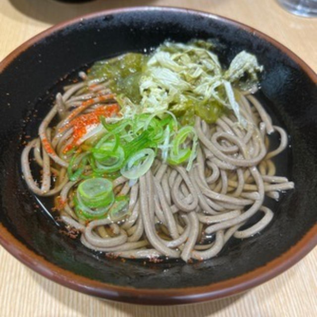 朝ごはんは敦賀駅のそば屋へ