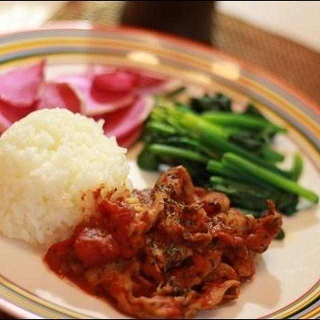 ヘルシー野菜を添えて♪豚肉のバジルトマトカレー☆