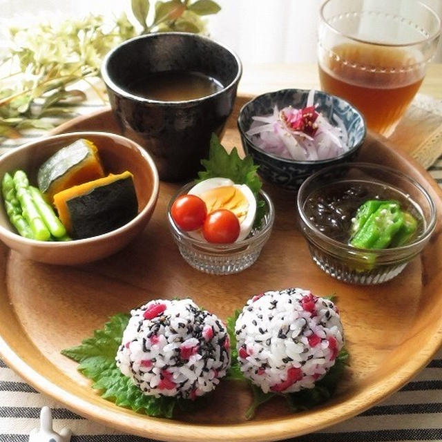常備菜でひとりランチ & ルバーブのおにぎり