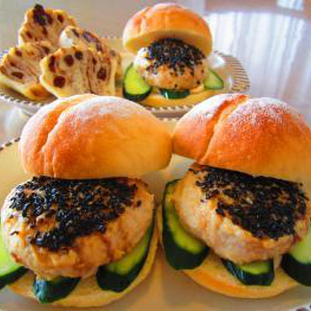 ﾐﾙｸﾊｰｽで照り焼き黒ｺﾞﾏつくねｻﾝﾄﾞ♪ｼﾅﾓﾝﾚｰｽﾞﾝのﾌﾟﾁ折りこみﾊﾟﾝ♪