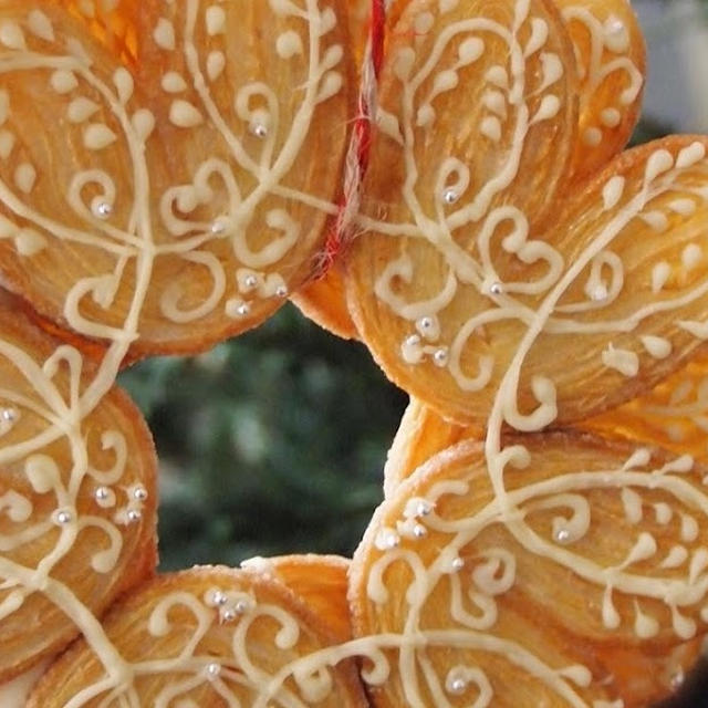 人気のあのお菓子で作るクリスマスリース♪