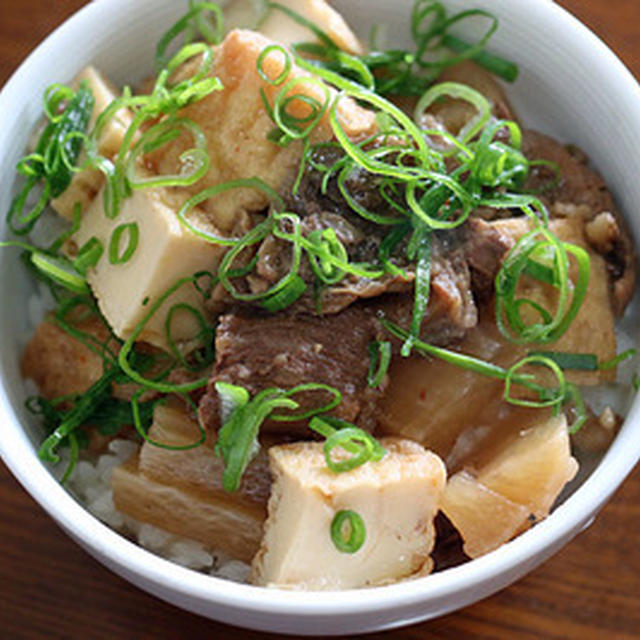 煮物の流用で「牛すじ丼」