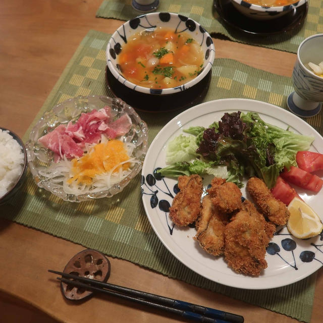 牡蠣フライとミネストローネの晩ご飯　と　チョコ♪