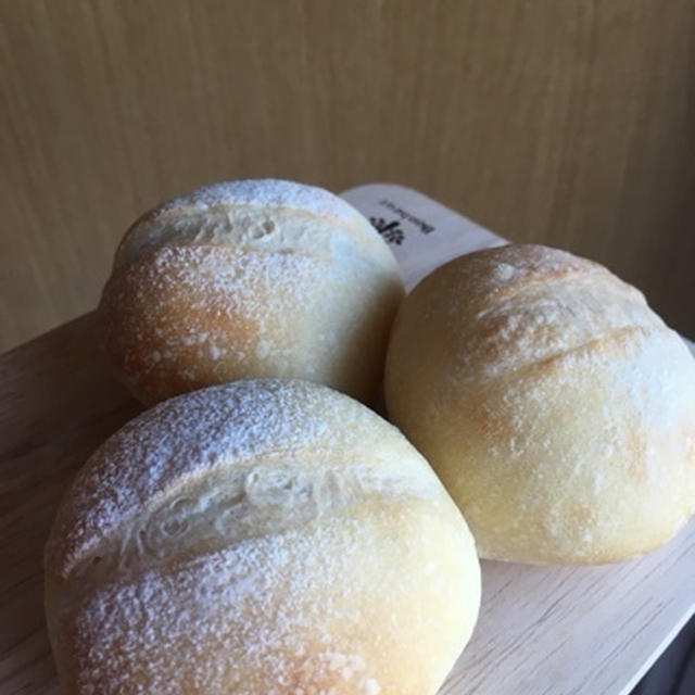 シンプルな丸パン