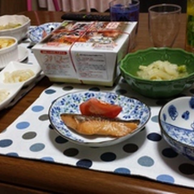 薄切りポテトのグラタンと鮭の甘酒漬け焼き