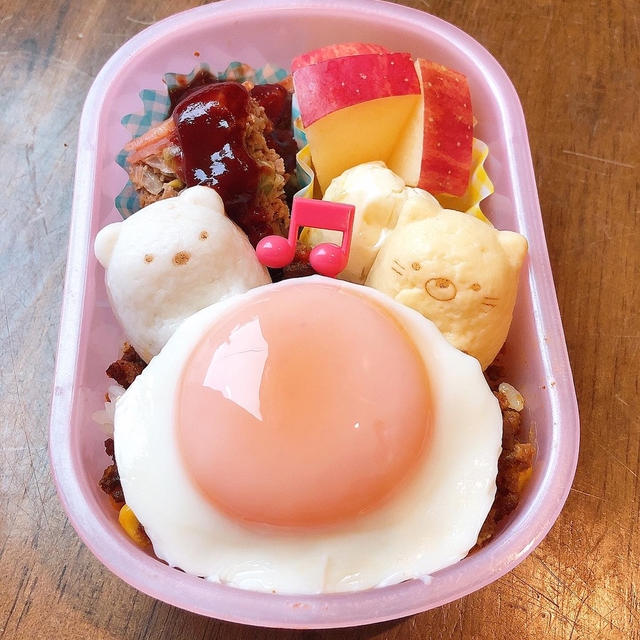 コタツで温まるすみっこぐらし弁当です！