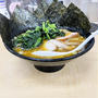 とんこつ醤油らーめんの味濃いめをほうれん草増しとチャーシューバラ2枚追加で啜る