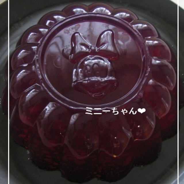 見えるかな？ミニーちゃんのゼリーです♪
