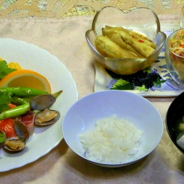 マグロとサーモンとアサリのガーリックソテー♪♪　　ミックス野菜と生ハムのサラダ♪