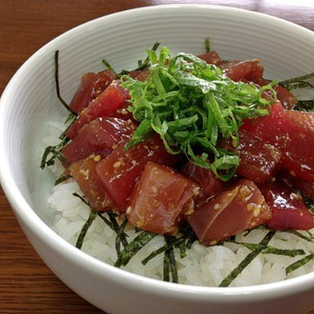 お昼ご飯に珍しく「ヅケまぐろ丼」