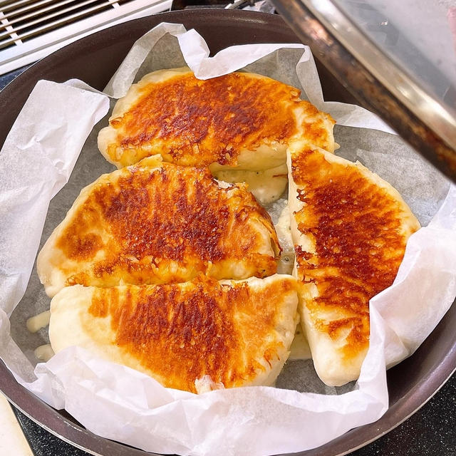 焼きチーズカレーパンです！！