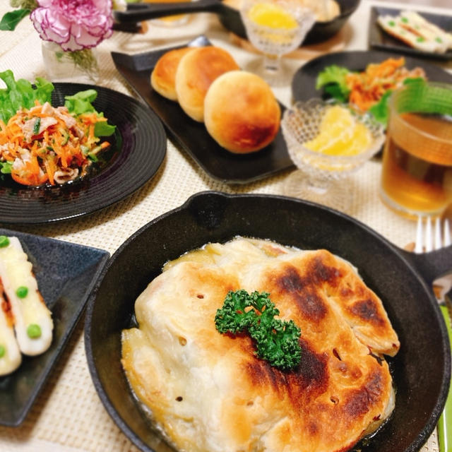 パイ生地にソースをつけながら頂くと絶品な⭐︎チキンのパイ包み焼き