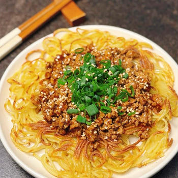 ボリューム満点！濃厚ひき肉が香ばし麺に絡んでたまらない♪肉味噌あんかけ焼きそば！