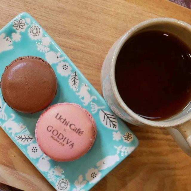 ウチカフェ✕ゴディバマカロンサンド#コンビニのケーキのレベルが高い