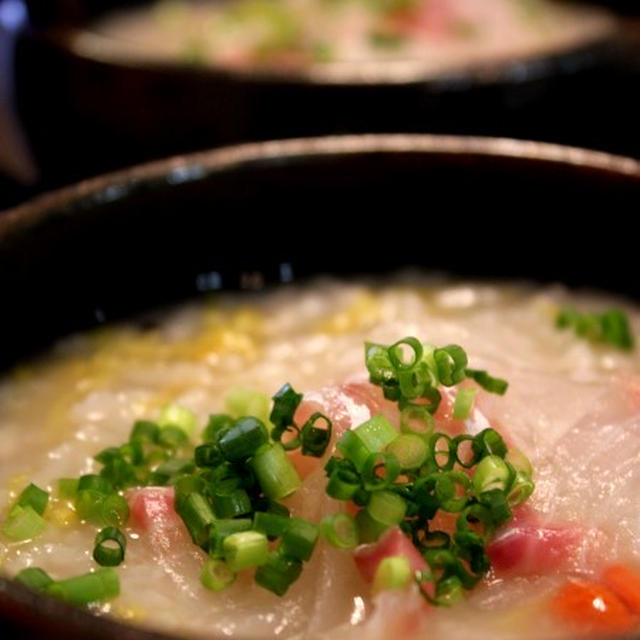 鯛の昆布締め入りの贅沢アレンジな明目粥。　