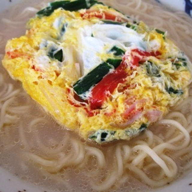 レンジで簡単ニラ玉をラーメンと