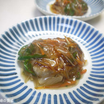 豆腐ハンバーグを野菜餡掛けで