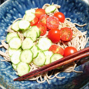 パリパリきゅうりとミニトマトのぶっかけ蕎麦　茹で卵製造の電気製品「ゆでたまごの匠」を購入