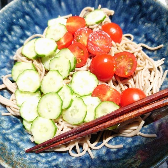 パリパリきゅうりとミニトマトのぶっかけ蕎麦　茹で卵製造の電気製品「ゆでたまごの匠」を購入