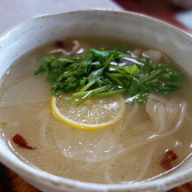 即席麺と冷凍ストックで5分で完成