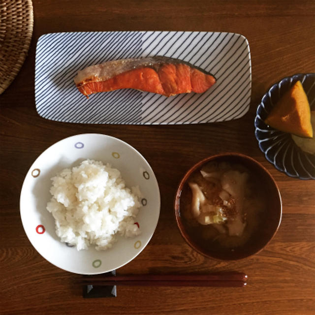 シンプルな朝と昼くらいのごはん