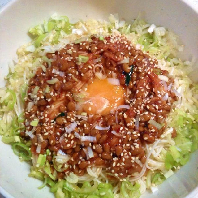 「納豆キムチのネギ白ゴマまぶし月見そうめん」を作ってみた！