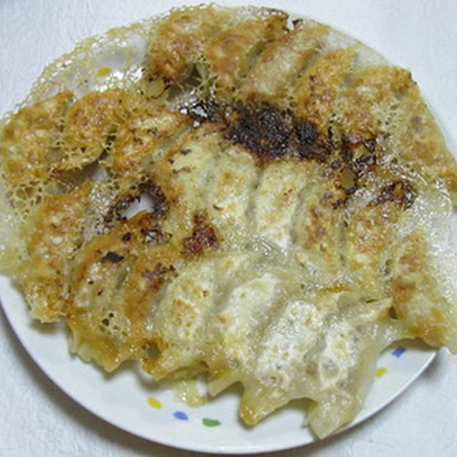 キャベツの代わりに白菜を加えた焼餃子