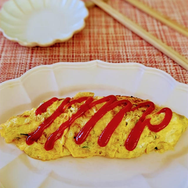 昭和の食卓【オムレツ】餃子の肉だねのリメイクで作る。