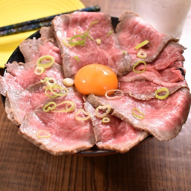 たっぷりのせて♪はみ出るローストビーフ丼