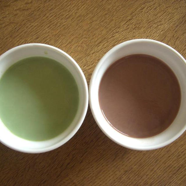 ココア味と抹茶味のプリン