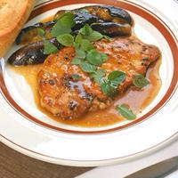 手軽にパパッとお肉のディナー！秋ナスとミントのポークステーキ。