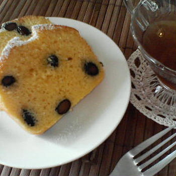 「おからと黒豆のケーキ。」