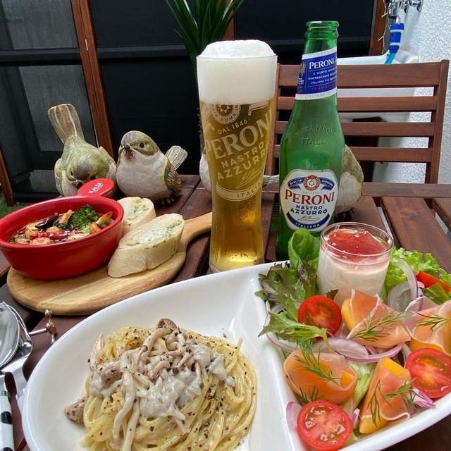 トリュフクリームソースパスタと柿のサラダでテラス呑み♪