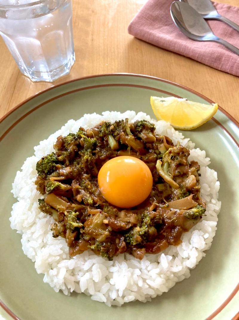 野菜の甘みたっぷり☆ブロッコリーとナッツのキーマカレー