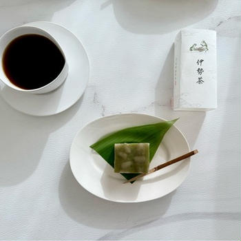 青柳総本家の「生ういろう　伊勢茶」