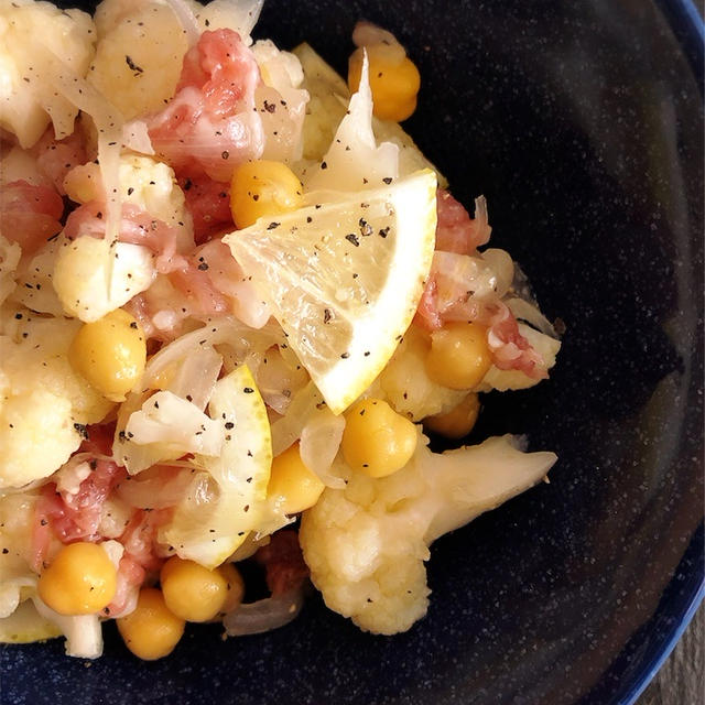 カリフラワーとひよこ豆の蜂蜜レモン和え〜パプリカのマリネ〜揚げ焼き里芋のネギ味噌和え〜鶏肉とかぶの生姜コンソメ煮〜アドベンツクランツ完成とアドベンツカレンダーも間に合った！