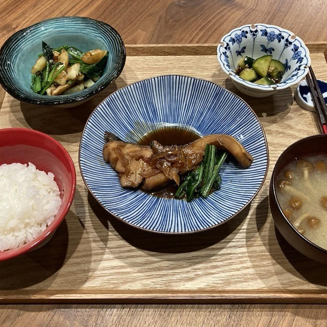 献立 鱈の煮付け じゃがいもとほうれん草のバターソテー きゅうりのナムル なめこのお味噌汁 By Kajuさん レシピブログ 料理ブログのレシピ 満載