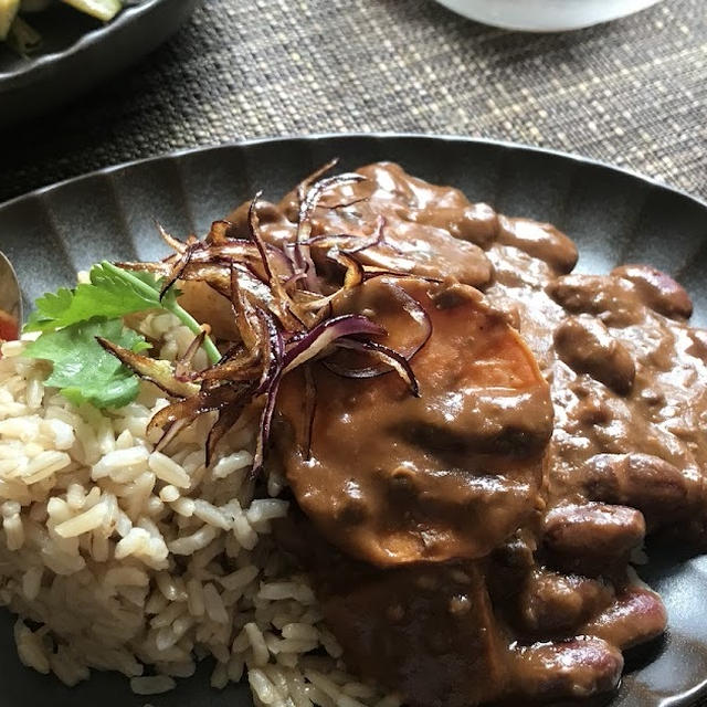 スイートポテトと豆のスパイスカレーの献立