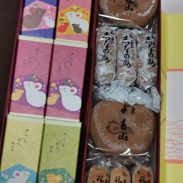 今日のおやつ♪ 両口屋是清「千なり」と「干支ささらがた・銘菓詰め合わせ」