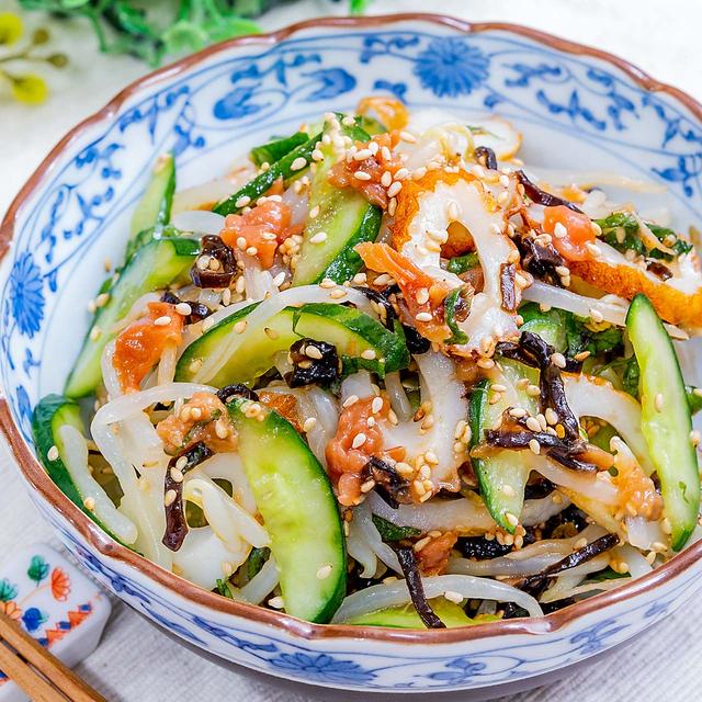 ヘルシー副菜✨ちくわともやしとキュウリの梅塩昆布和え