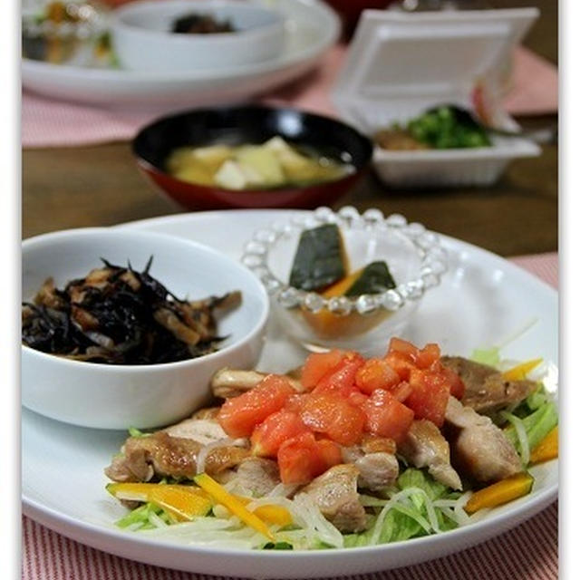 野菜たっぷりチキンのっけポン酢ドバッ　と　人生初の食べ物＾＾　