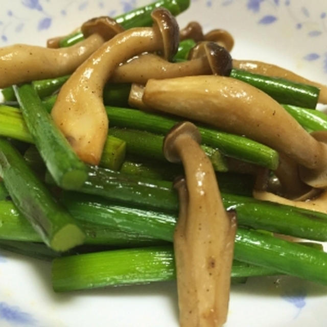 ニンニクの芽とシメジのオイスター炒め＆おしるこ缶で冷やし白玉しるこ♪