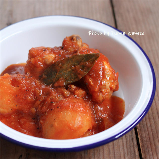 ほろほろ　鶏手羽とじゃがいものトマト煮