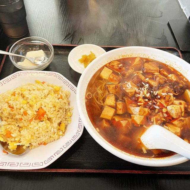 麻婆麺＋半炒飯を食べる 〜麺半炒飯or餃子セット〜