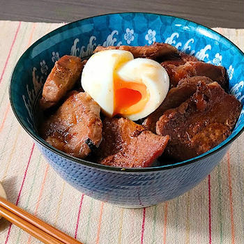 さっぱり味でおいしいレシピ！和風梅だれの豚丼ご飯