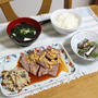 牛ステーキねぎ風味だれときのこのカルボナーラ炒めと玉ねぎの胡麻酢和えでうちごはん（レシピ付）