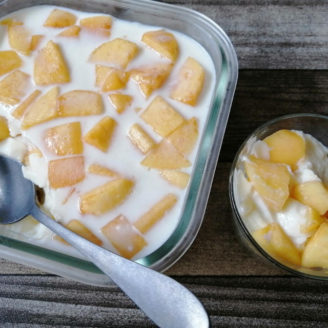 【簡単！おやつ】とろける味わい♪桃たっぷり牛乳プリン