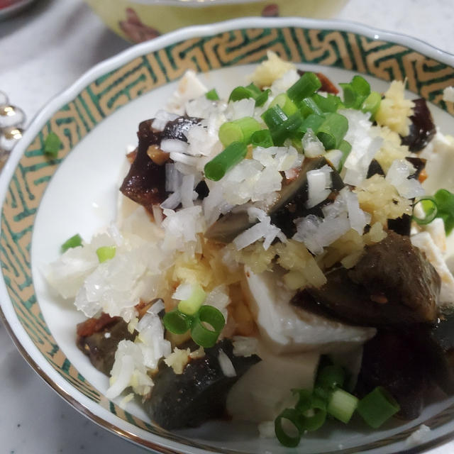 今日の晩ご飯　～ピータン豆腐～
